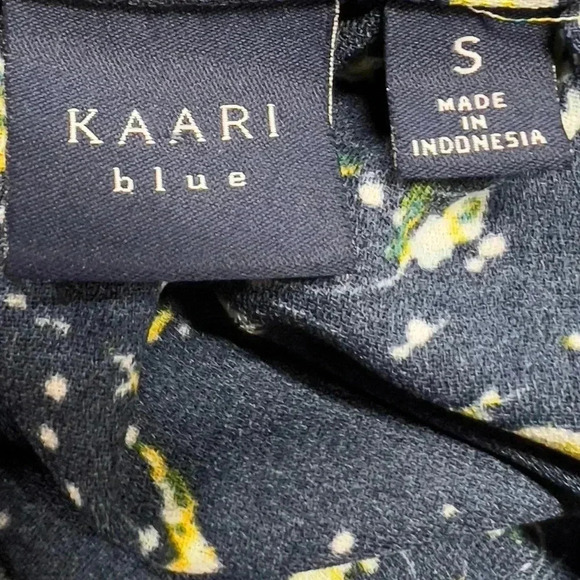 Karri top size small - Picture 3 of 4